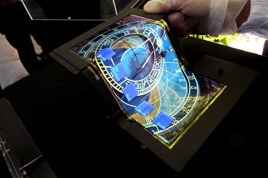 This Flexible Tablet Screen Folds Down to a Third of its Size!